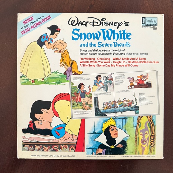 Vintage Disneyland Snow White Vinyl Record & Read Along Book Record with Flaws - Picture 2 of 10